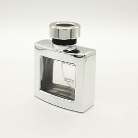 Chine Bouteilles de parfum décoratives de revêtement UV carré avec le pulvérisateur de pompe rechargeable fournisseur